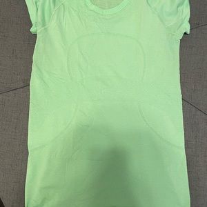 🍋Swiftly Tech Short Sleeve Crew🍋